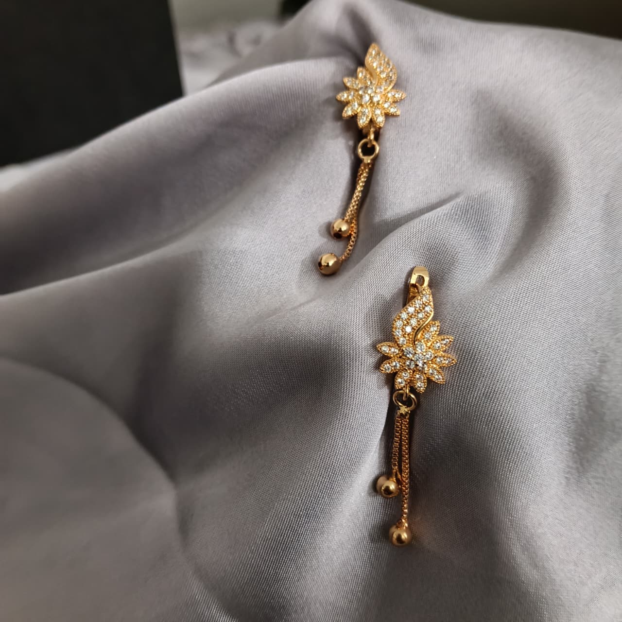 Elegant Gold Floral Chain Drop Earrings E0003