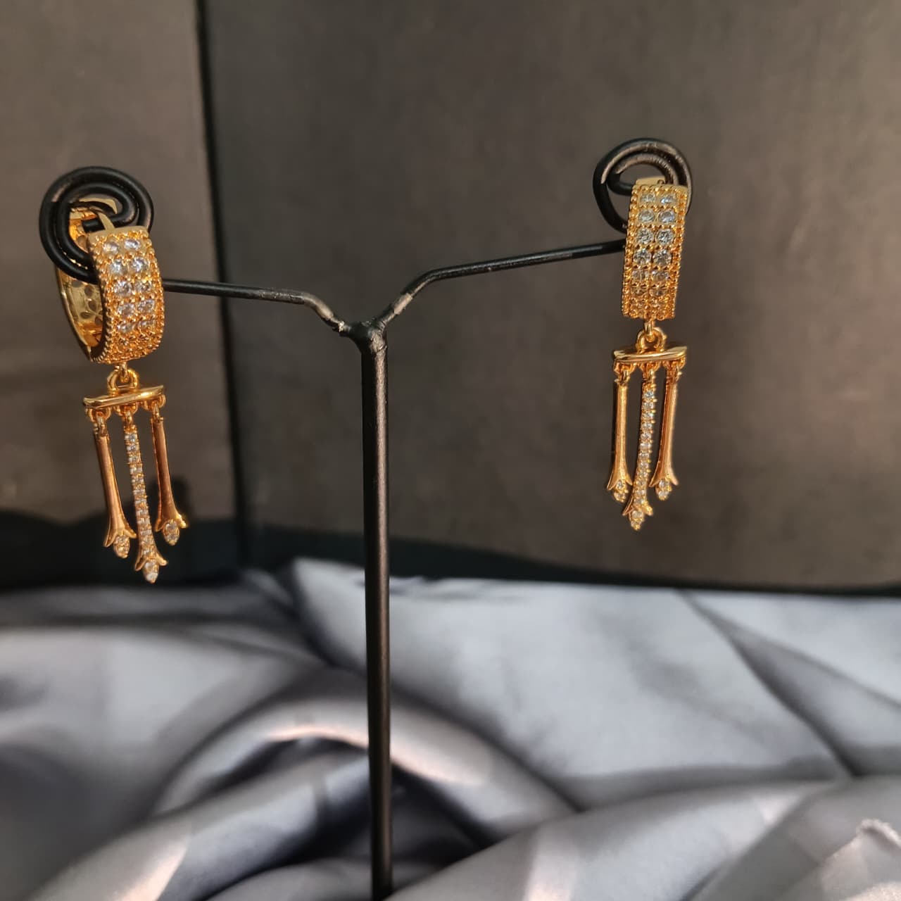 Elegant Gold-Plated Diamond Drop Earrings for Women E00002