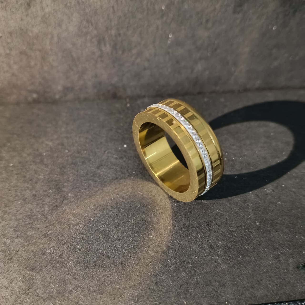 Luxury Gold Band Ring with Crystal Line  R00009