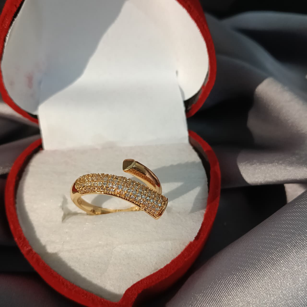 Elegant Curved Diamond Ring (Gold & Silver Variants)  R00003