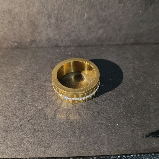 Luxury Gold Band Ring with Crystal Line  R00009